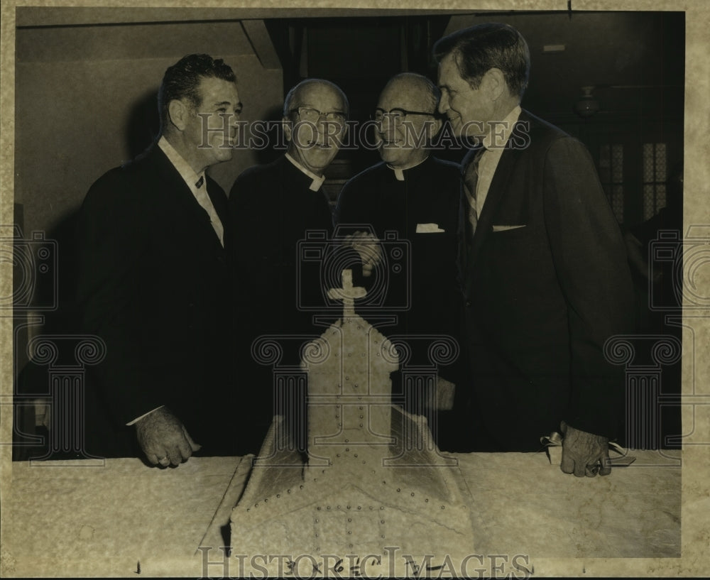 1970 Press Photo Cake baked in Shape of Church celebrating Rev. David S. Crumley- Historic Images