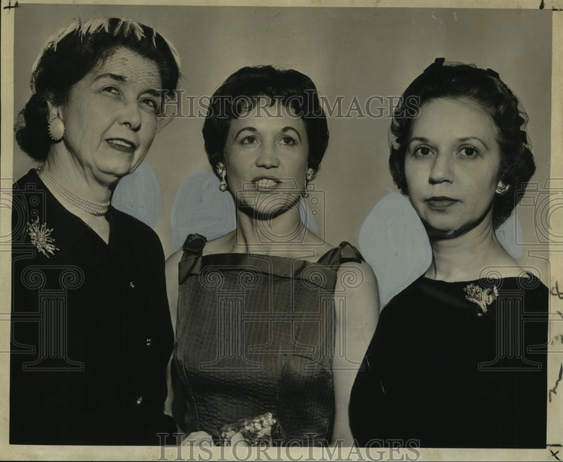 Load image into Gallery viewer, 1960 Press Photo Officers of the New Orleans Chapter of Executive Secretaries
