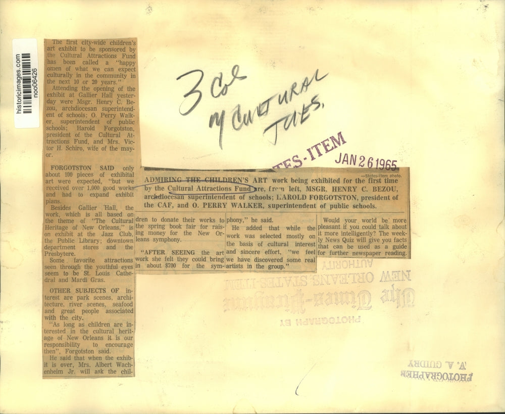 1965 Press Photo Cultural Attractions Fund delegates admire children's art work