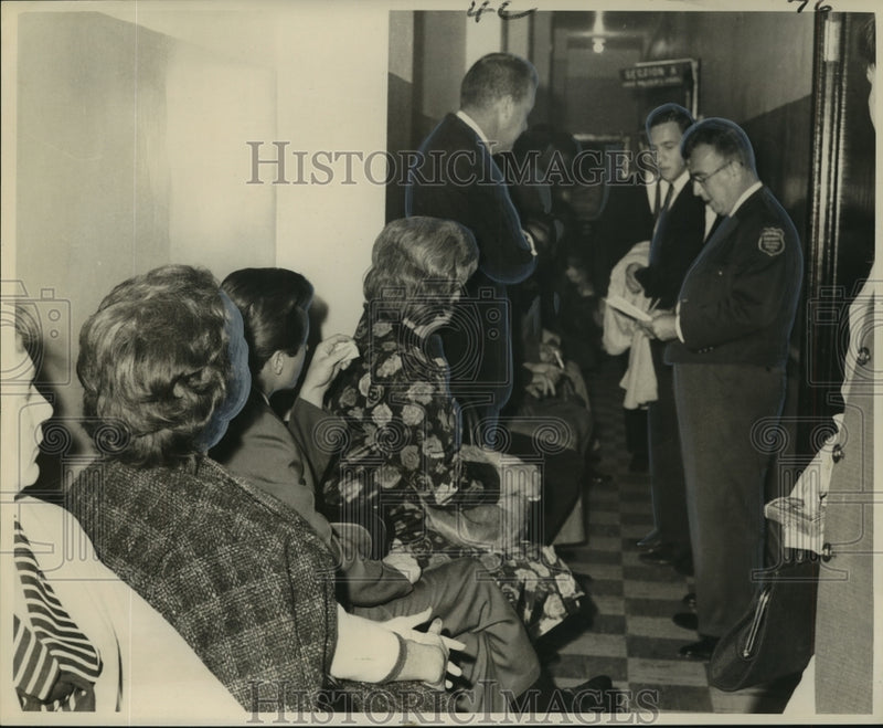 Load image into Gallery viewer, 1964 Press Photo Criminal District Court's third floor during Judge Shea trials
