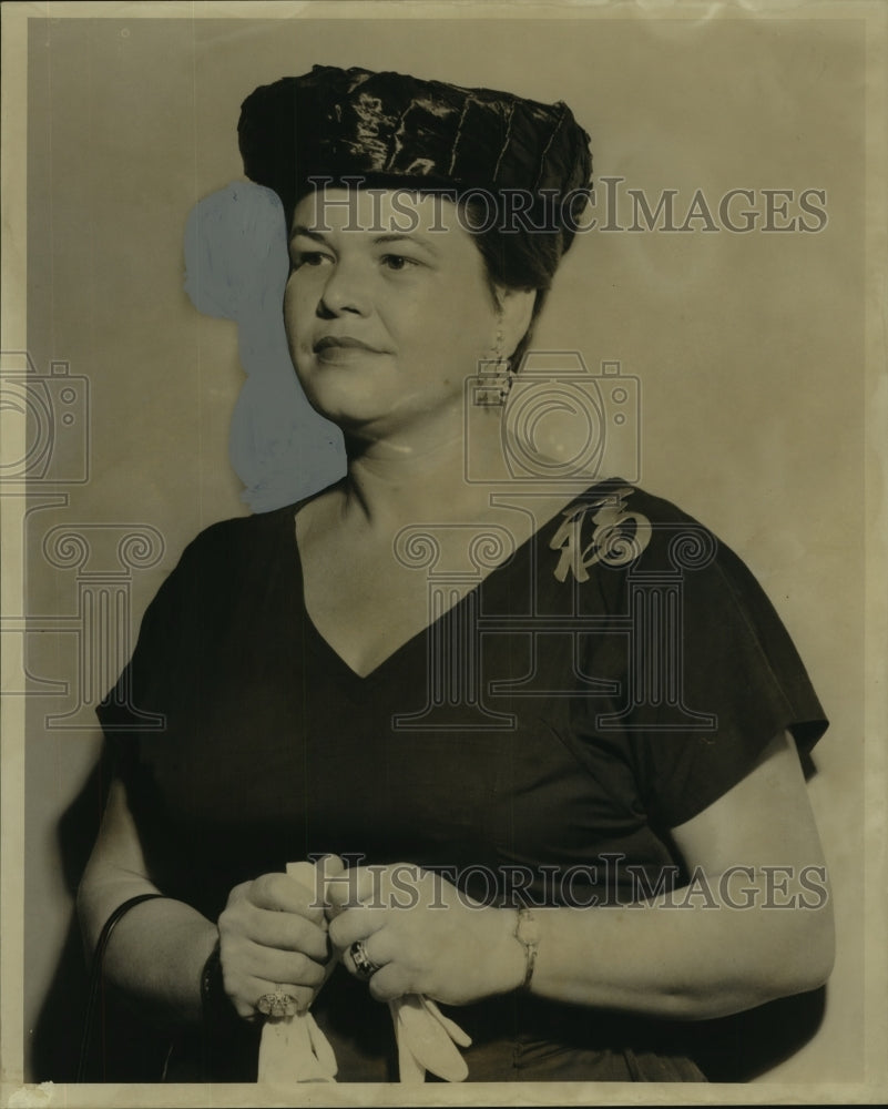 1957 Press Photo Mrs. Forrest R. Colebank, president of Castle Manor Gardners