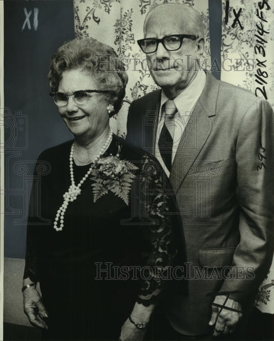 1977 Press Photo Mr. & Mrs. Sam Cipriano celebrate their golden anniversary