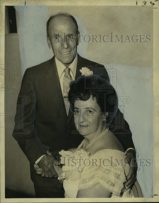1971 Press Photo Mr. & Mrs. August W. Courtade celebrate their 50th anniversary- Historic Images