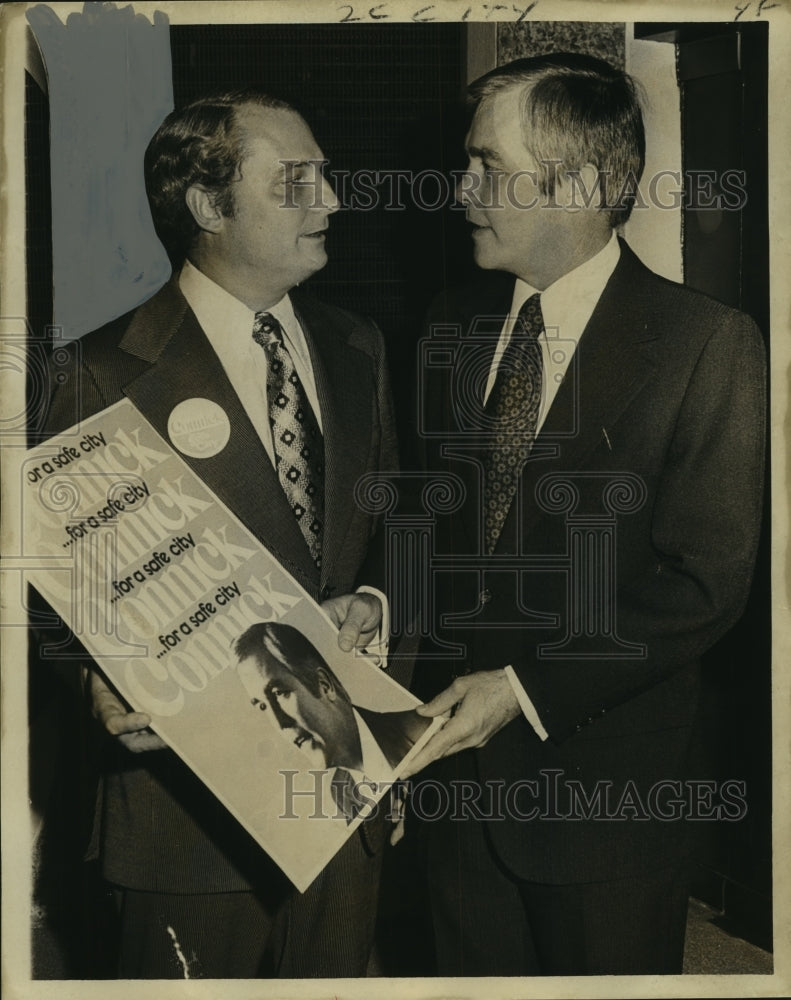 1973 Press Photo Orleans Parish District Attorney Candidate Looks over Poster- Historic Images