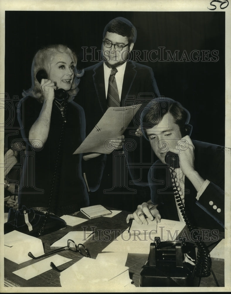 1970 Press Photo Repertory Theatre Volunteers  Answer Phones at Fundraiser
- Historic Images