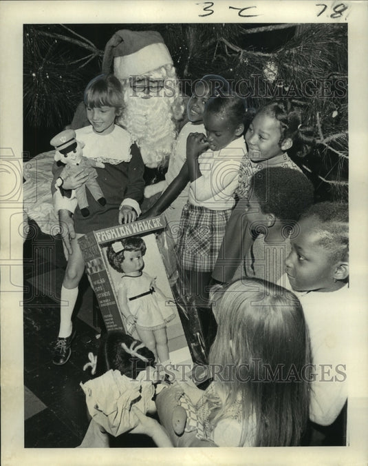 1971 Press Photo Santa at the Naval Reserve Training Center pre-Christmas Party