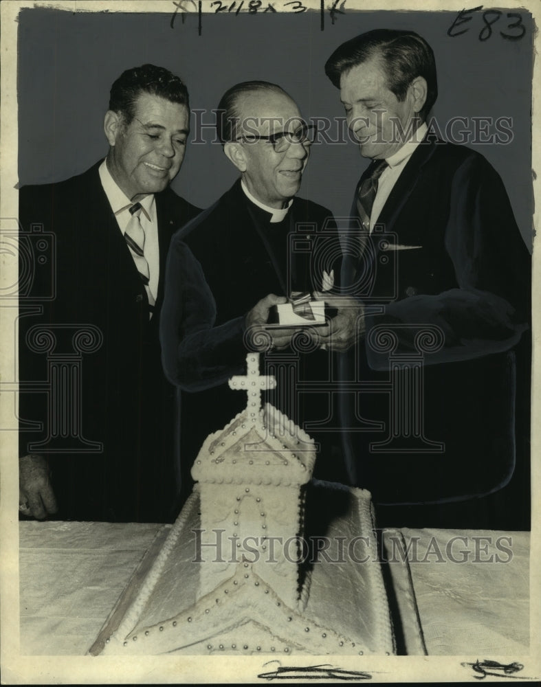 Load image into Gallery viewer, 1970 Press Photo Party for Rev. David S. Crumley, St. John's Masonic Temple
