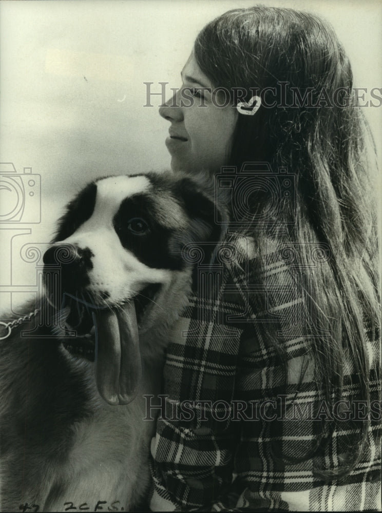 1972 Press Photo New Orleans Saints Mascot Dog Gumbo II with Owner Dolly Dale- Historic Images