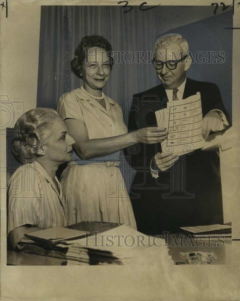 1961 Press Photo Foundation for World Literacy Conducts Workshop for LEARN