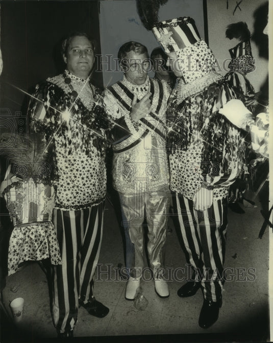 1976 Press Photo Carnival - Bacchus ViII, Perry Como & Gov. Edwards at Parade- Historic Images