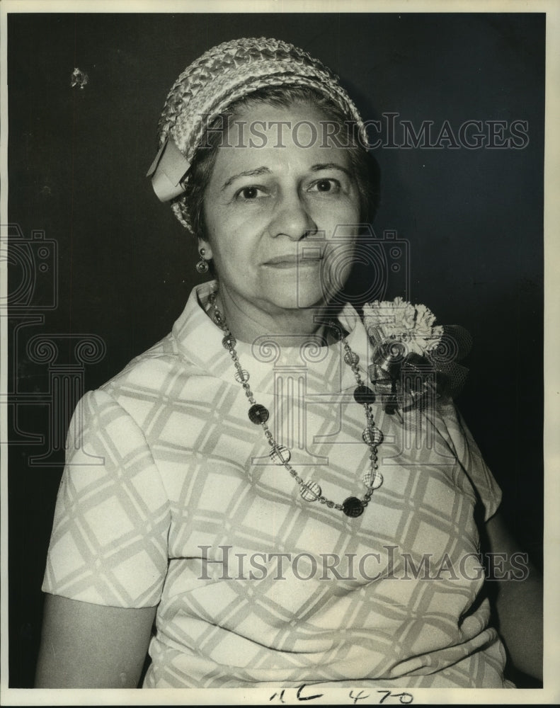 1970 Press Photo Assoc. of Former Delphians president, Mrs. John Cuvillier- Historic Images