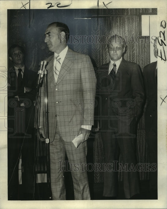 1974 Press Photo Author/Tennis Aficionado Aaron Cushman- Historic Images