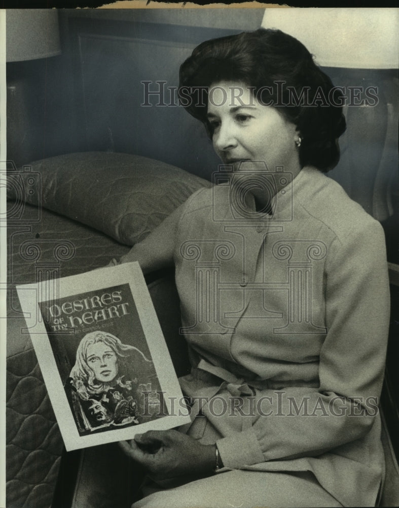 1977 Press Photo Joan Carroll Cruz, author of Desires of Thy Heart- Historic Images