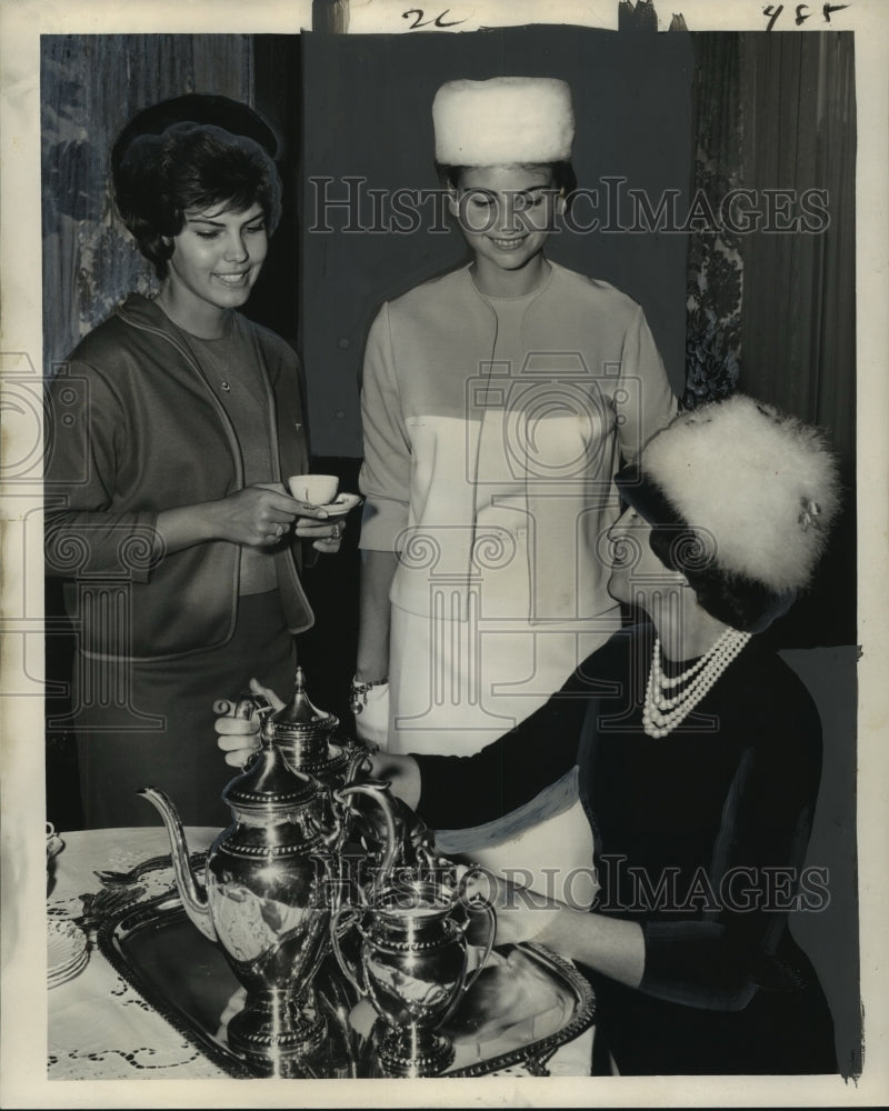 1962 Press Photo The Delta Nu sorority chapter celebrates its first birthday