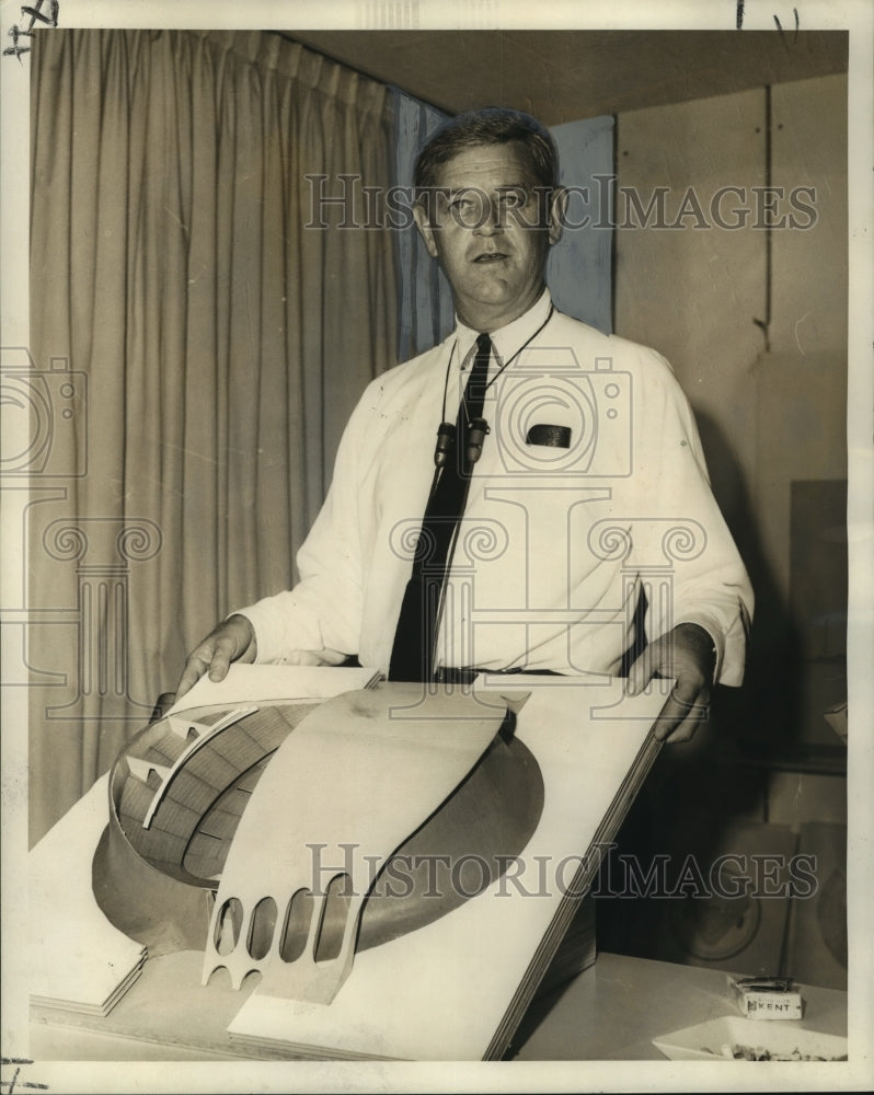 1967 Press Photo N. C. &quot;Buster&quot; Curtis shows model of new domed stadium- Historic Images