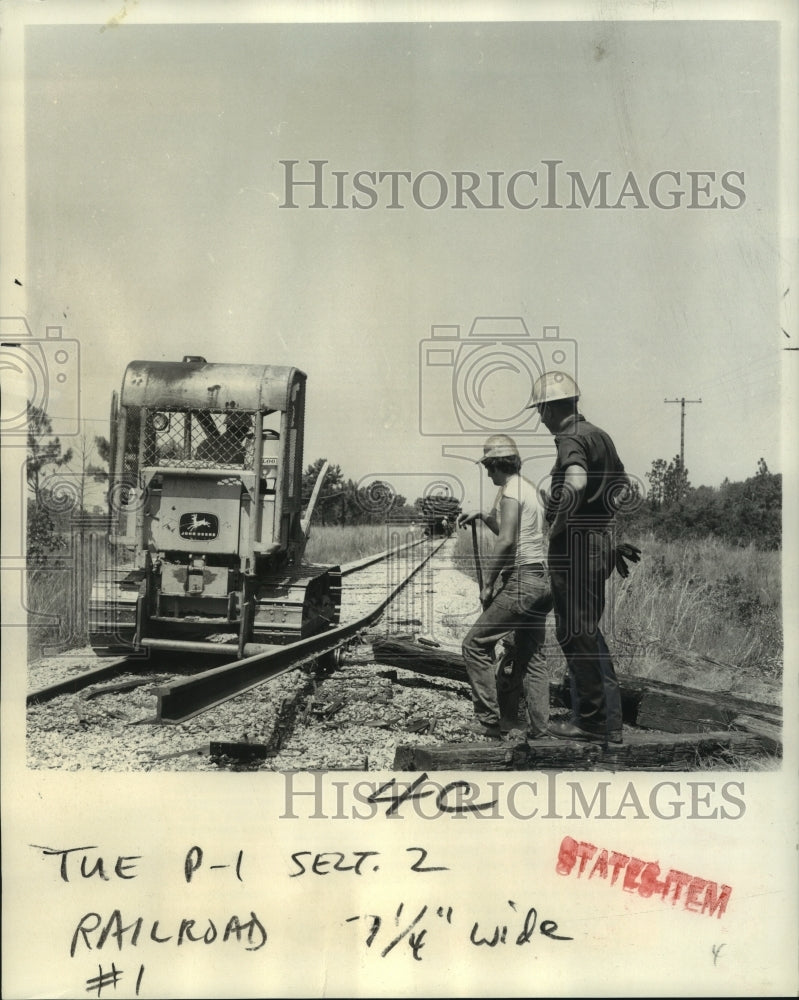 Load image into Gallery viewer, 1972 Press Photo Workmen use Caterpillar to remove the rails and pull the spikes
