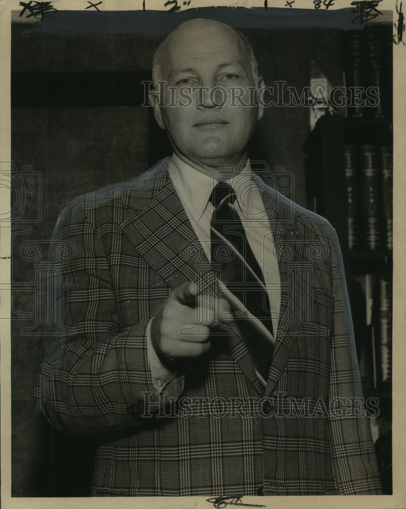 1976 Press Photo Jefferson Parish Sheriff Cronvich Seeks Auxiliary Officers- Historic Images