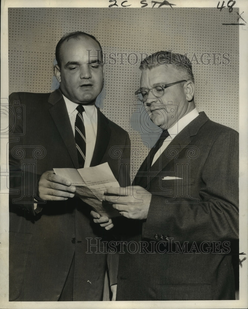 Load image into Gallery viewer, 1957 Press Photo Paint &amp; Varnish Assoc. of New Orleans president John Croft
