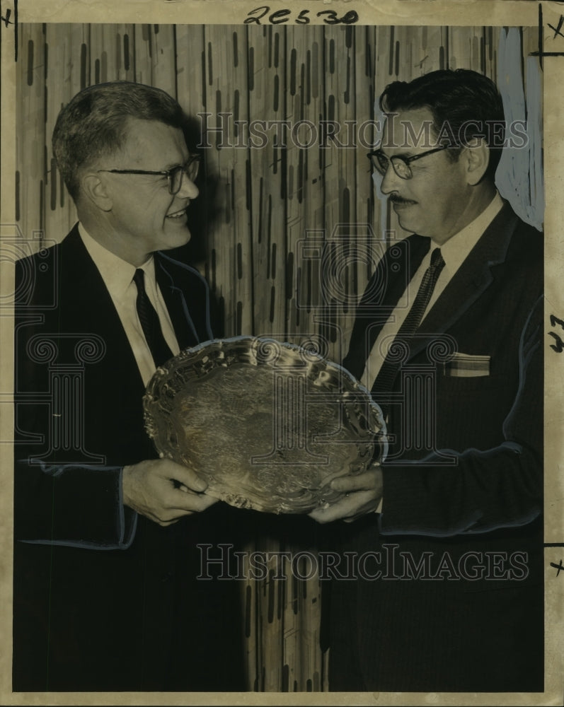 1961 Press Photo Kenneth A. Cruise at National Association of Purchasing Agents