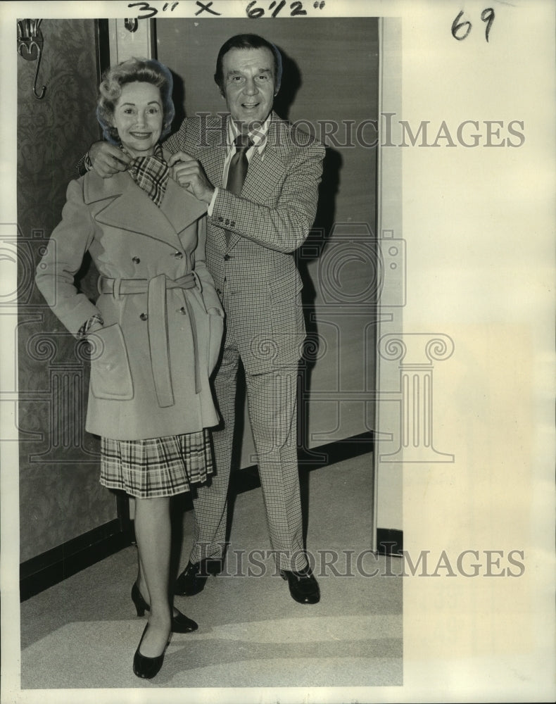 1972 Press Photo Fashion president Robert Courtney &amp; model wearing his designs- Historic Images