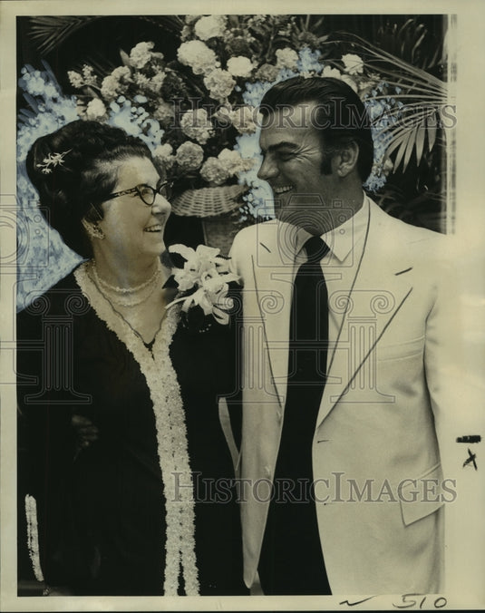 1972 Press Photo Leaders of floral groups installed at Lenfant's Boulevard Room- Historic Images