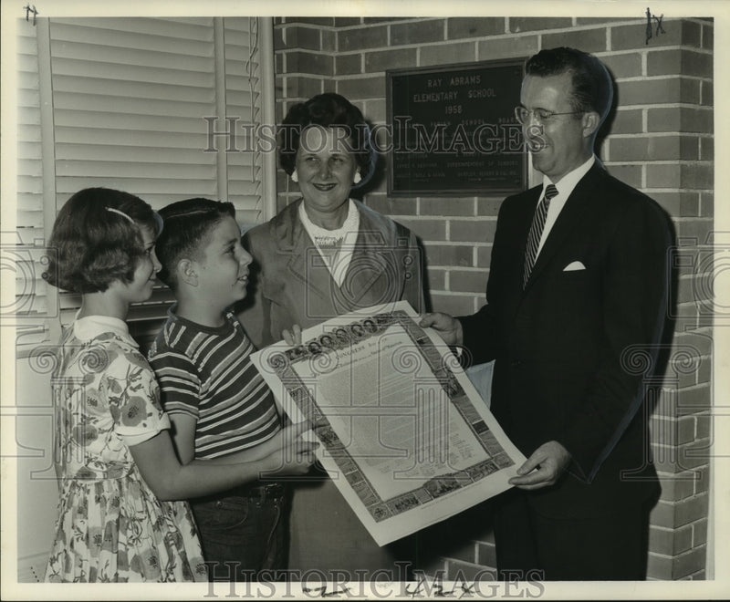 Load image into Gallery viewer, 1961 Press Photo Sertoma Club members &amp; Ray Abrams students during Freedom Week
