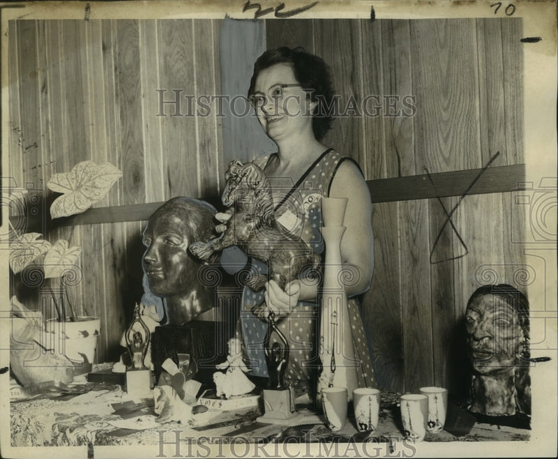 Load image into Gallery viewer, 1959 Press Photo New Orleans Ceramic Society chairman Mrs. Lee Cox with ceramics
