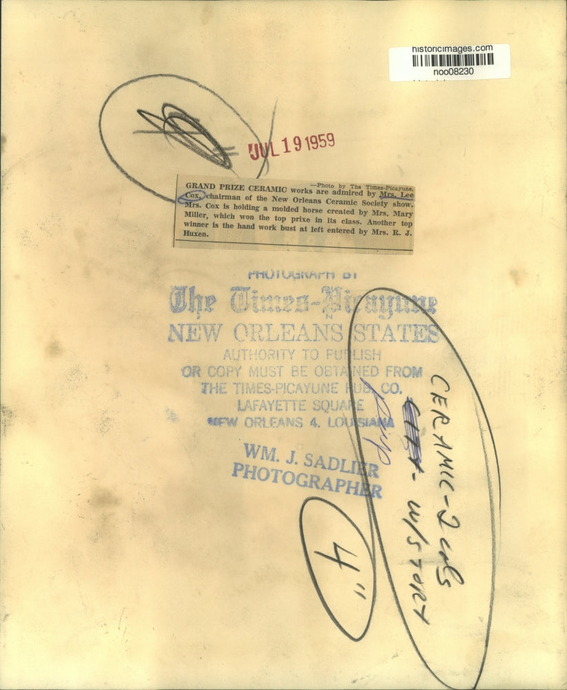 1959 Press Photo New Orleans Ceramic Society chairman Mrs. Lee Cox with ceramics