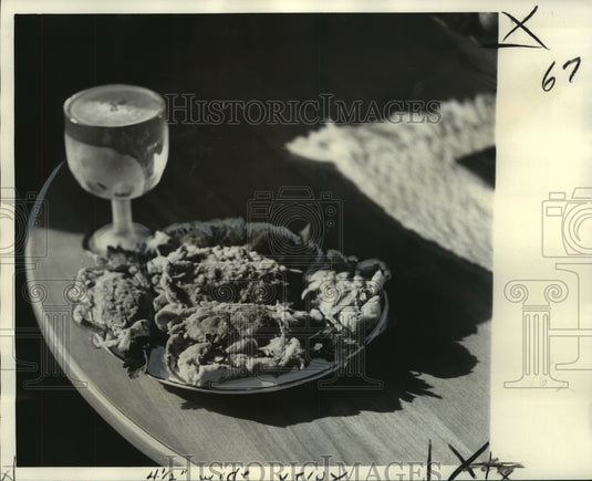 1974 Press Photo A South Louisiana soft-shell dish and drink- Historic Images