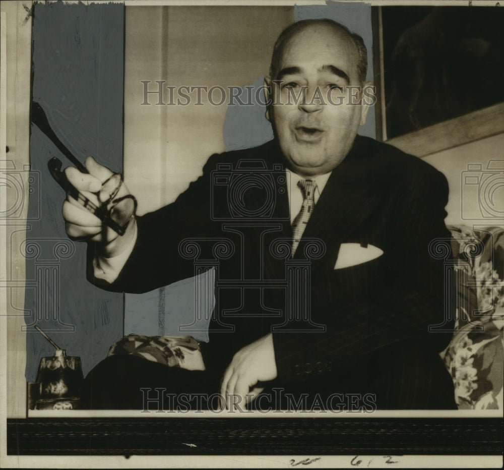 1955 Press Photo Edward J. Corsi discusses ouster - noo08256