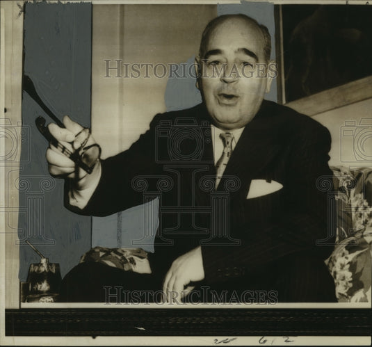 1955 Press Photo Edward J. Corsi discusses ouster - noo08256