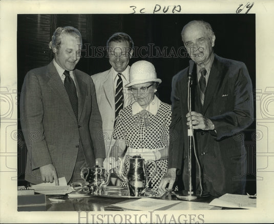 1972 Press Photo Henry B. Curtis honored at City Hall's City Council chamber