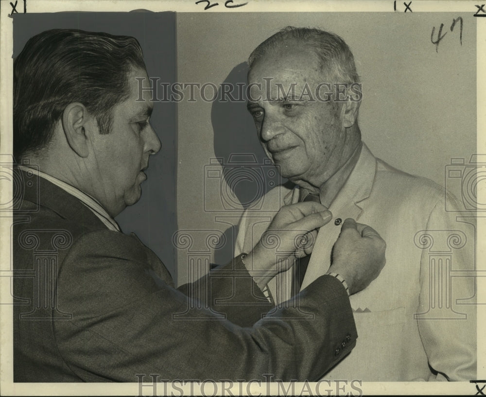 1972 Press Photo Henry B. Curtis honored for 50 years with Knights of Columbus- Historic Images