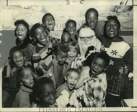 1970 Press Photo Residents of Baptist Men's Mission gave party for needy - Historic Images