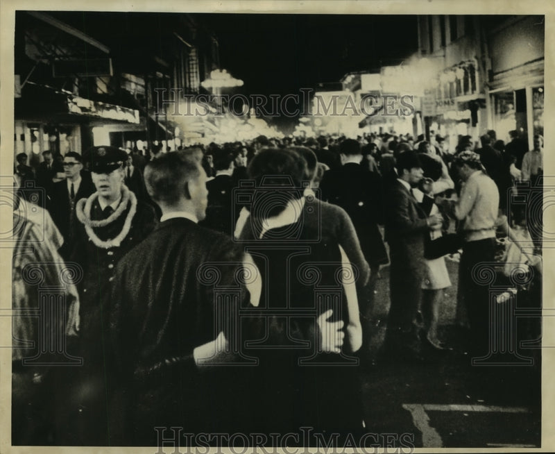 Load image into Gallery viewer, 1966 Press Photo View of New Year's celebration in the street - noo08312
