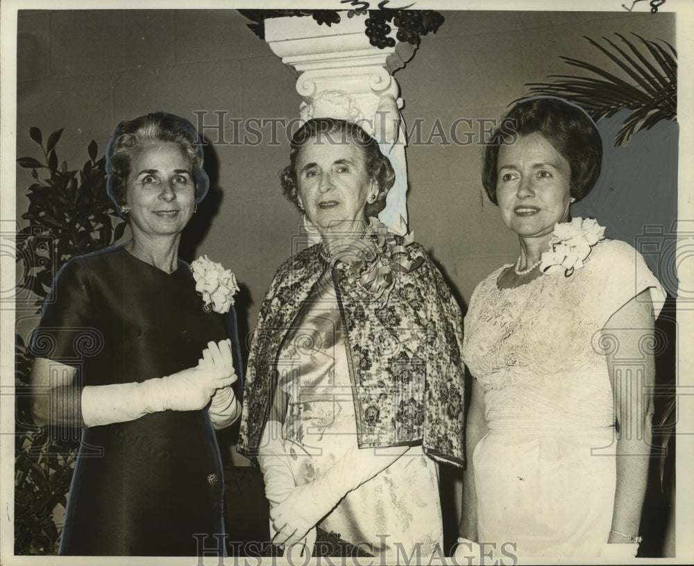 1966 Press Photo New Orleans Garden Society opening reception hostesses