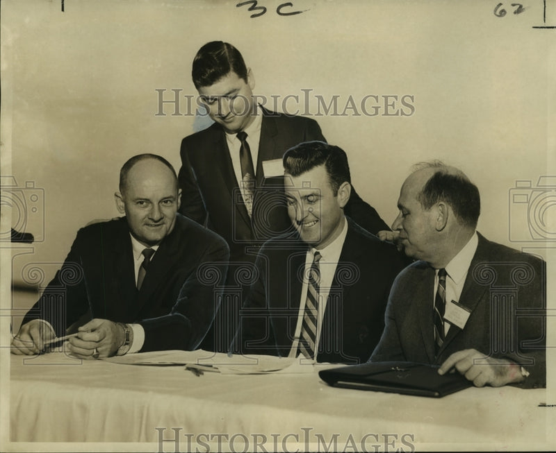 Load image into Gallery viewer, 1966 Press Photo Southern Regional Highway Safety Conference Guests, New Orleans
