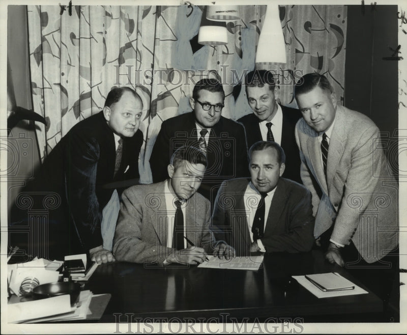Load image into Gallery viewer, 1957 Press Photo Members, Better Boating Association of Metropolitan New Orleans
