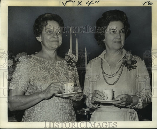 1979 Press Photo Mrs. Eugene H. Countiss & Mrs. Merrill O. Hines at Orleans Club- Historic Images