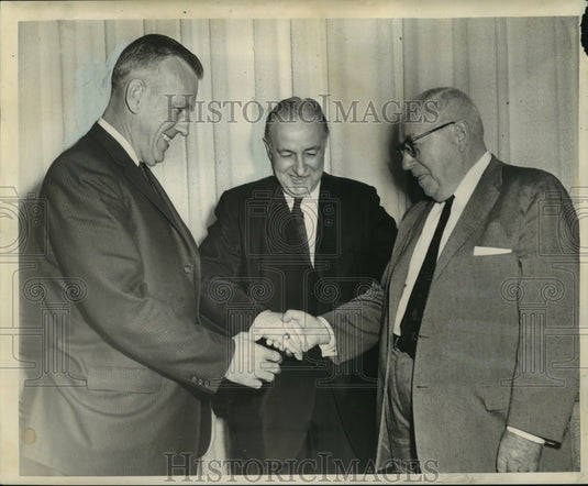 1960 Press Photo Robert Curry congratulated by Joseph Davis and Supt. S. Jackson