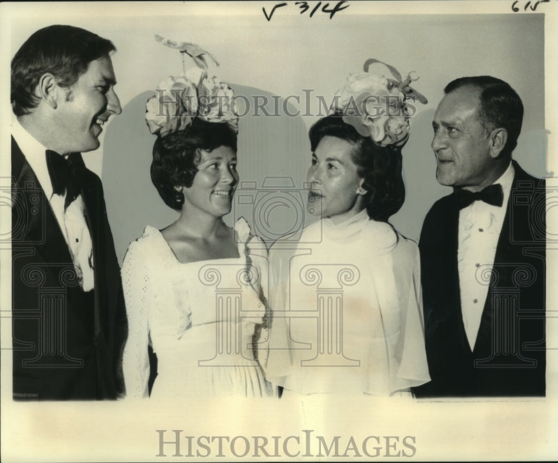 Load image into Gallery viewer, 1977 Press Photo Sybarites attending the annual ball, the Curry's and Willkomm's
