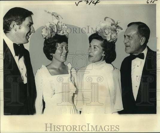 1977 Press Photo Sybarites attending the annual ball, the Curry's and Willkomm's