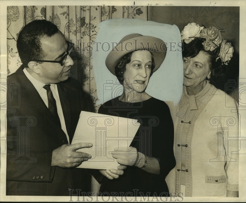 Load image into Gallery viewer, 1966 Press Photo Parent-Teacher Association leaders - noo08497
