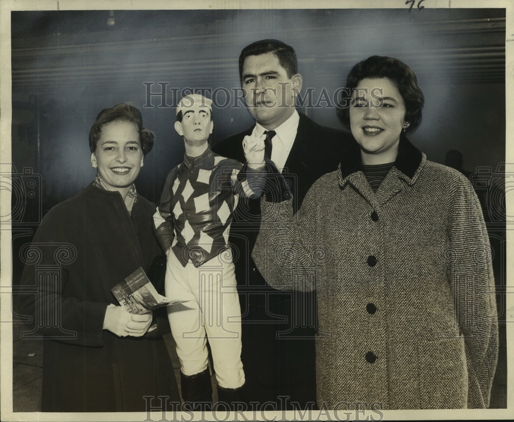 1957 Press Photo Melita & Hugues Corrigan, Mary Roberts with statue of Mami