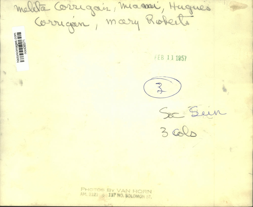 1957 Press Photo Melita & Hugues Corrigan, Mary Roberts with statue of Mami