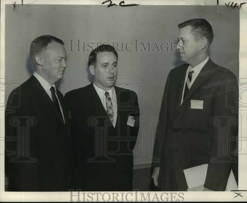 Load image into Gallery viewer, 1962 Press Photo William Crookshank of Louisiana Industrial Medical Association
