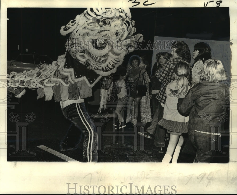 1973 Press Photo Dragon dance during Chinese New Year at Transcontinental Drive- Historic Images