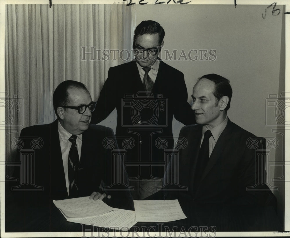 1971 Press Photo Delegates plan for New Orleans Containerization Exposition- Historic Images