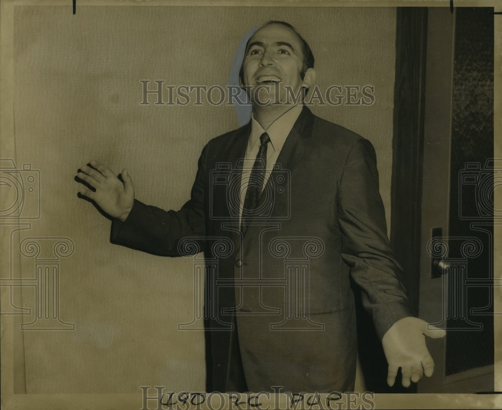 1969 Press Photo Singer Antonio Della-Malva has heart surgery, sings again