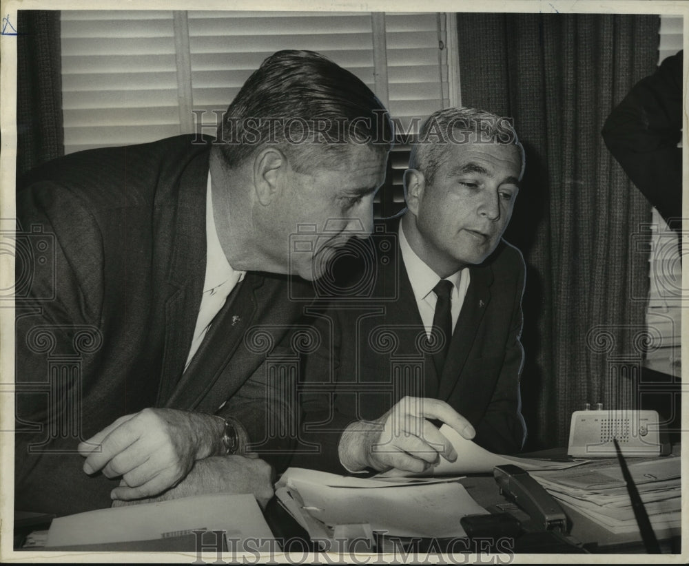 1967 Press Photo Sugar Bowl. Monk Simons and Sam Corenswet Jr., Wyoming Conf.